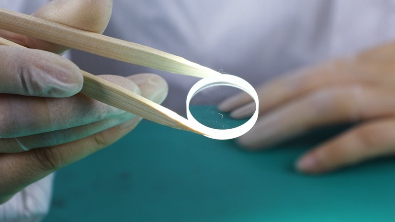 如何清洁光学球面透镜